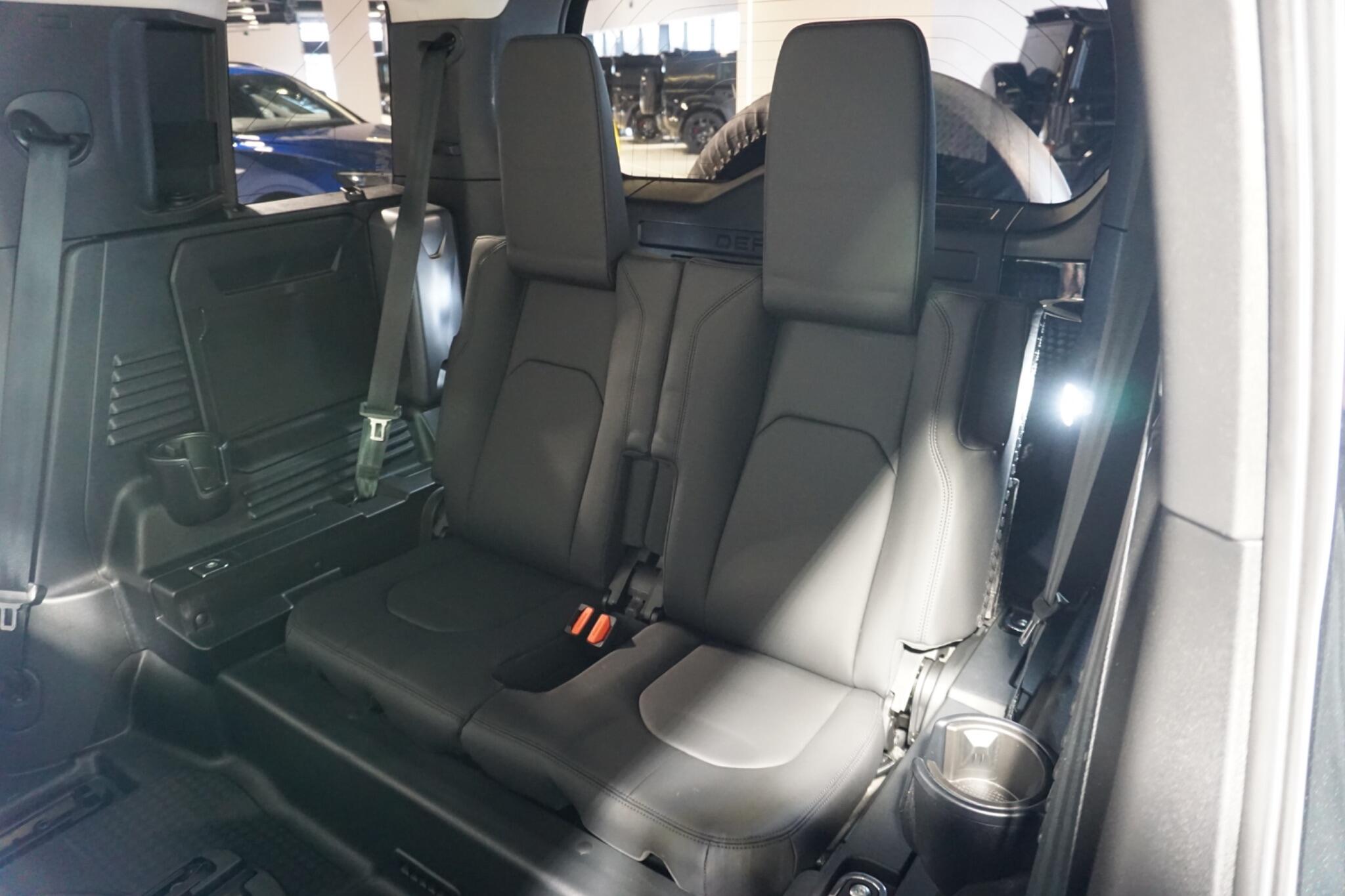 Land Rover Defender 110 3.0 D250 MHEV SE SUV 5dr Diesel Auto 4WD Euro 6 (s/s) (250 ps)